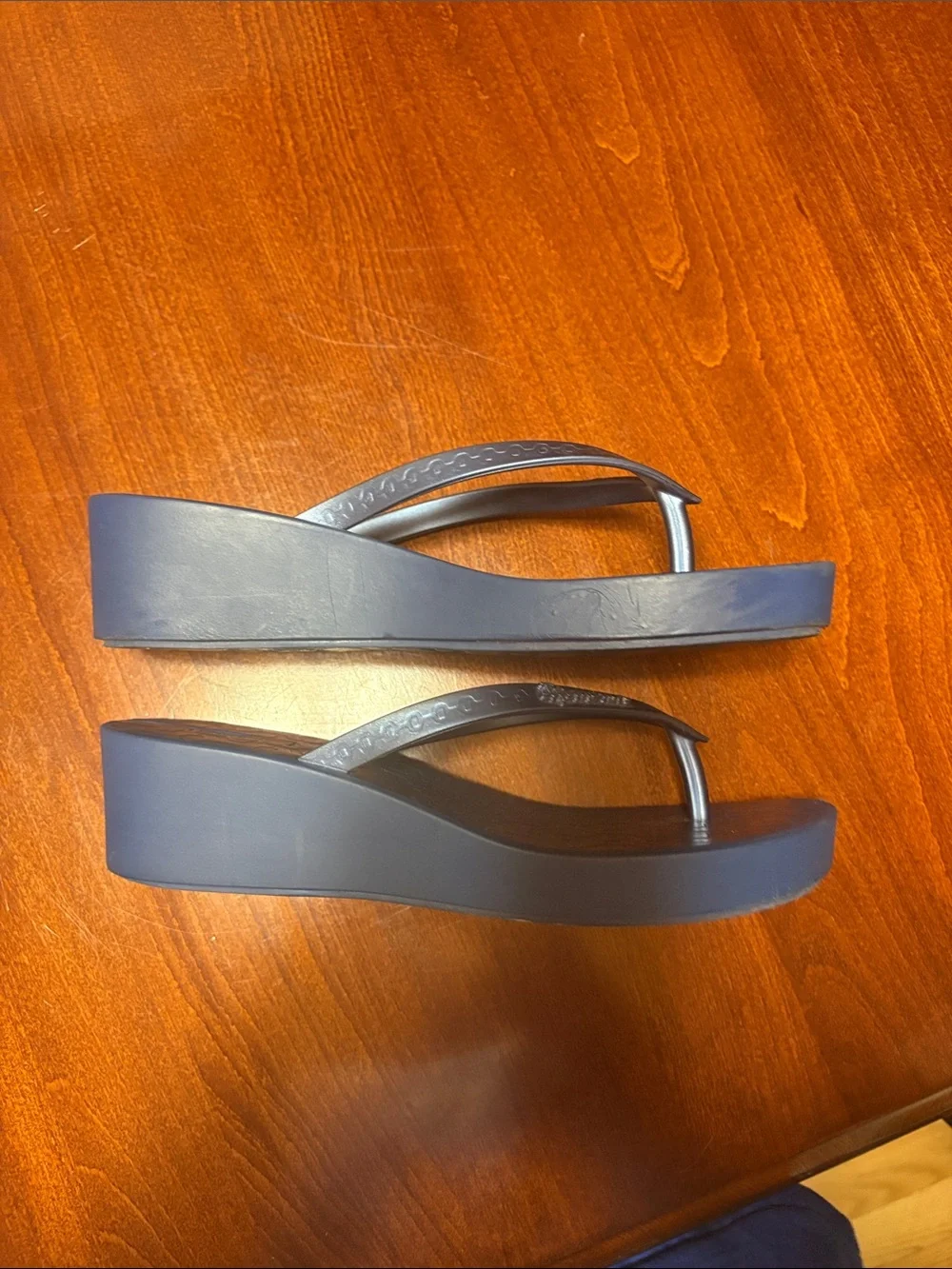 Ipanema Navy Blue Textured Flip Flop Sandals size 7